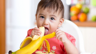 NHỮNG TÁC DỤNG CỦA CHUỐI ĐỐI VỚI TRẺ NHỎ MÀ BẠN NÊN BIẾT